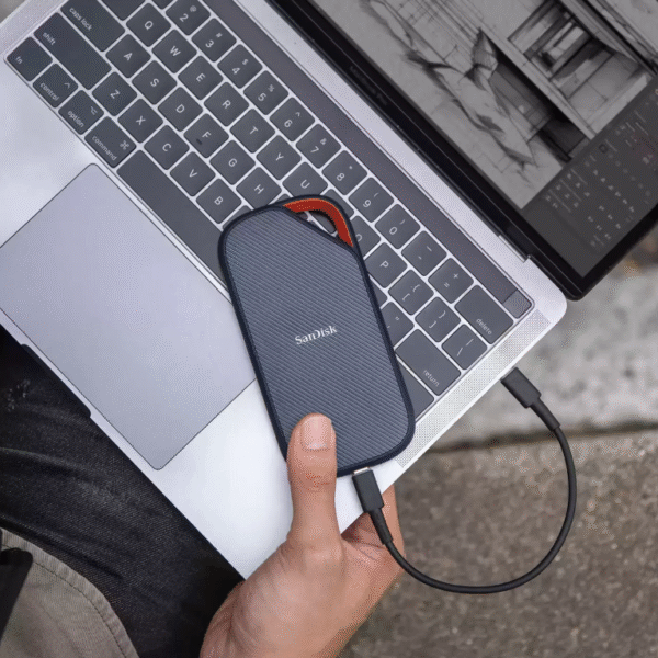 ⁦SanDisk 2TB Extreme PRO Portable SSD - Up to 2000MB/s - USB-C, USB 3.2 Gen 2x2 هارد خارجي SSD⁩ - الصورة ⁦3⁩